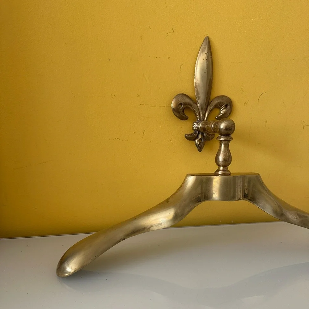Solid Brass Polished Gold Tone Fleur-de-Lis Wall Mount Hanger